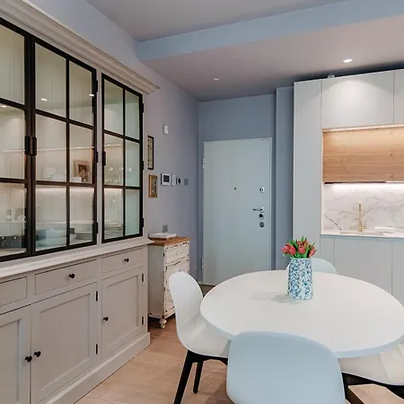 Appartement Three Colors - By Myhomeincomo *