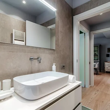 Three Colors - By Myhomeincomo Apartment Como